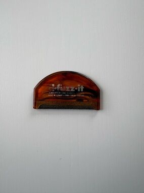 FREE if bundled. D-fuzz-it Sweater and Fabric Lint Comb - Amber Tortoiseshell